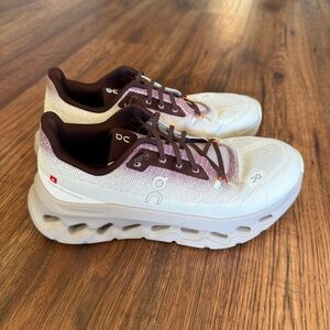 On Cloudmonster Women’s Running Shoes — Cream / Dune / Sand Color (US W8)